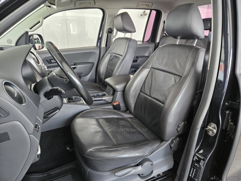 VOLKSWAGEN - AMAROK - 2015/2016 - Preta - R$ 108.000,00