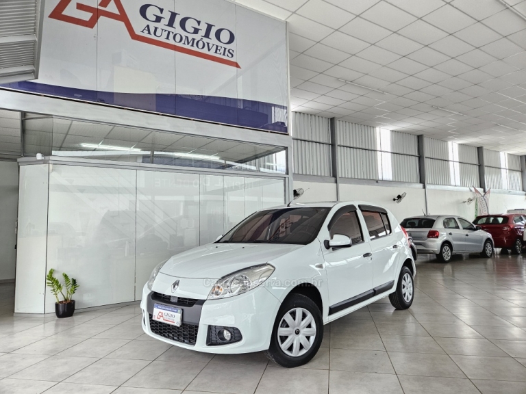 RENAULT - SANDERO - 2013/2013 - Branca - R$ 34.500,00