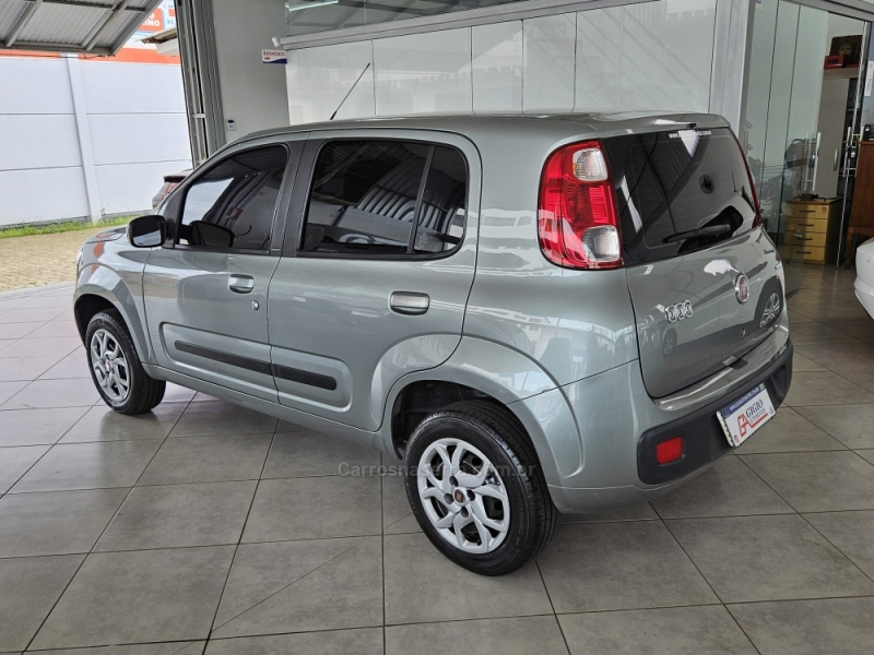 FIAT - UNO - 2013/2014 - Cinza - R$ 36.000,00