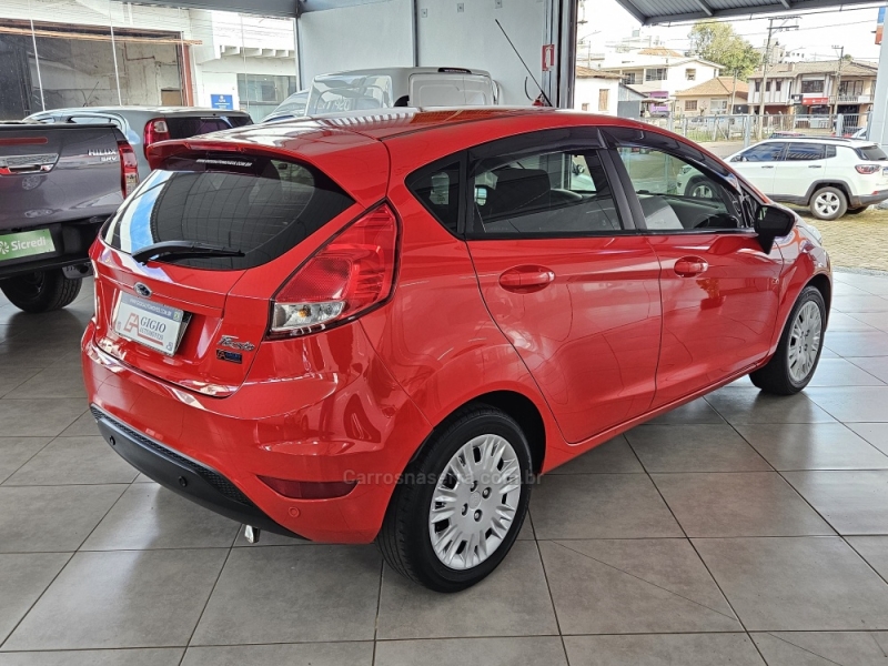 FORD - FIESTA - 2018/2019 - Vermelha - R$ 61.000,00