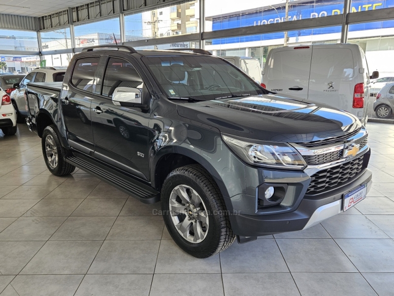 CHEVROLET - S10 - 2022/2023 - Cinza - R$ 205.000,00