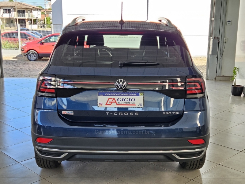 VOLKSWAGEN - T-CROSS - 2021/2022 - Azul - R$ 122.000,00