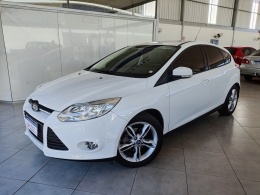 FORD - FOCUS - 2014/2015 - Branca - R$ 53.800,00