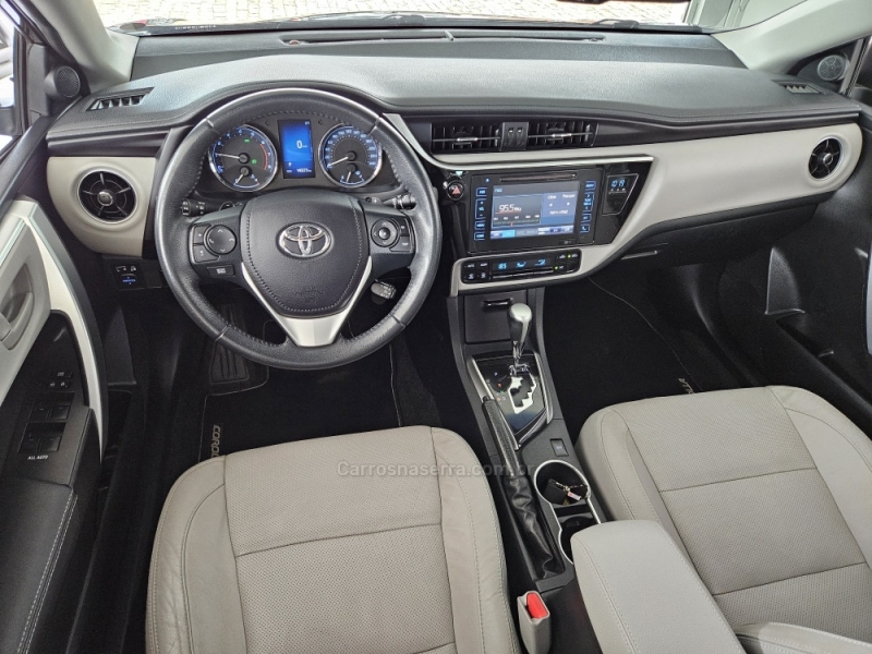 TOYOTA - COROLLA - 2017/2018 - Preta - R$ 103.000,00