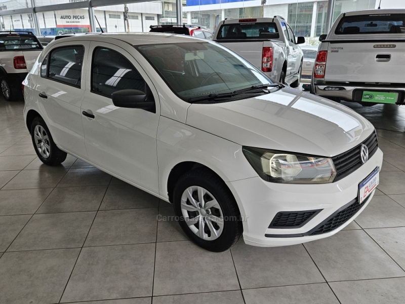 VOLKSWAGEN - GOL - 2022/2023 - Branca - R$ 58.500,00