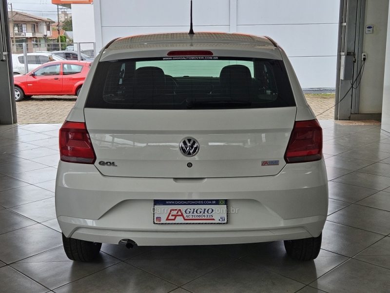 VOLKSWAGEN - GOL - 2022/2023 - Branca - R$ 58.500,00