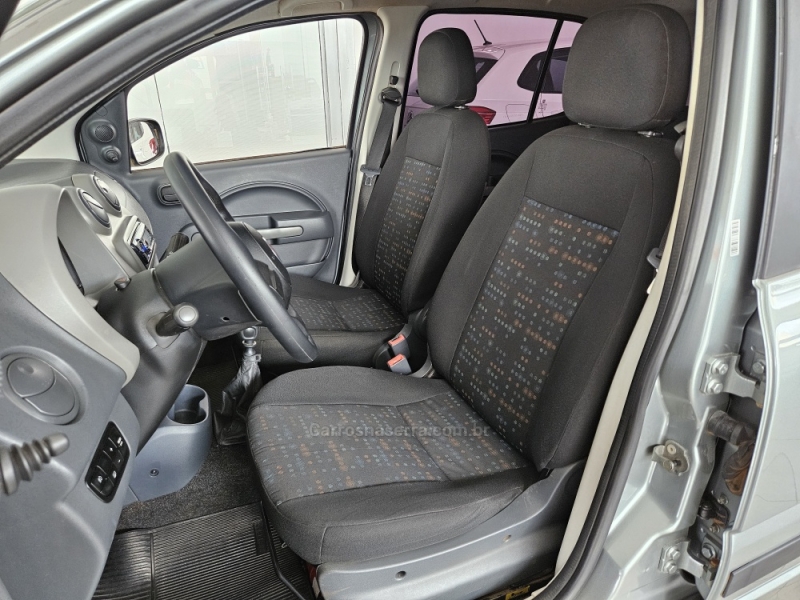 FIAT - UNO - 2013/2014 - Cinza - R$ 36.000,00