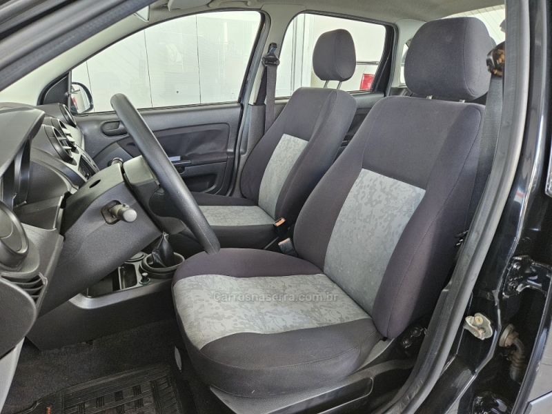 FORD - FIESTA - 2007/2008 - Preta - R$ 16.500,00