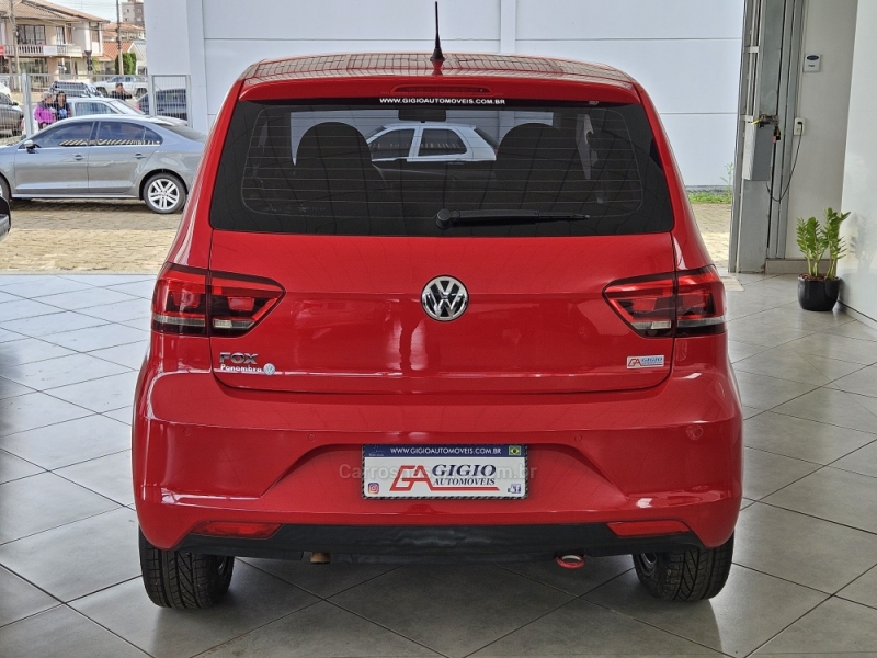 VOLKSWAGEN - FOX - 2018/2019 - Vermelha - R$ 59.900,00