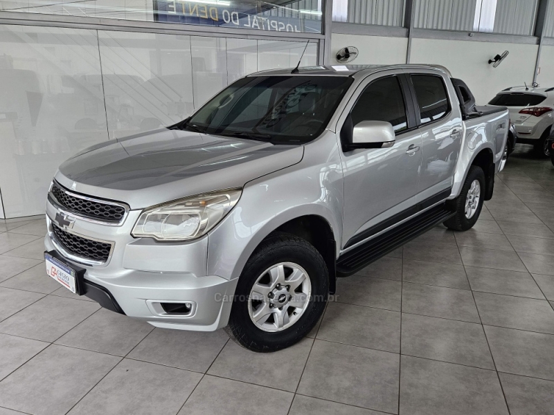 CHEVROLET - S10 - 2015/2015 - Prata - R$ 117.000,00