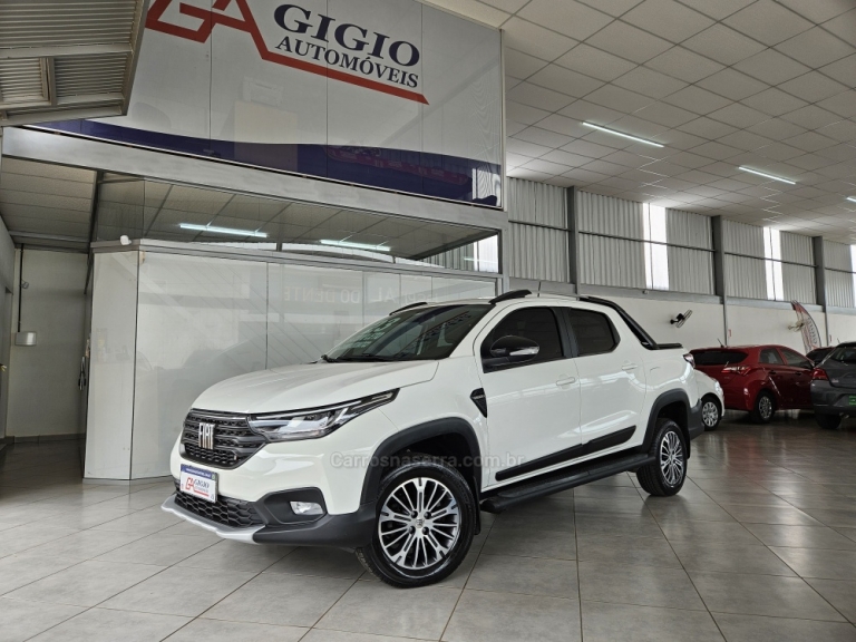 FIAT - STRADA - 2022/2023 - Branca - R$ 119.900,00