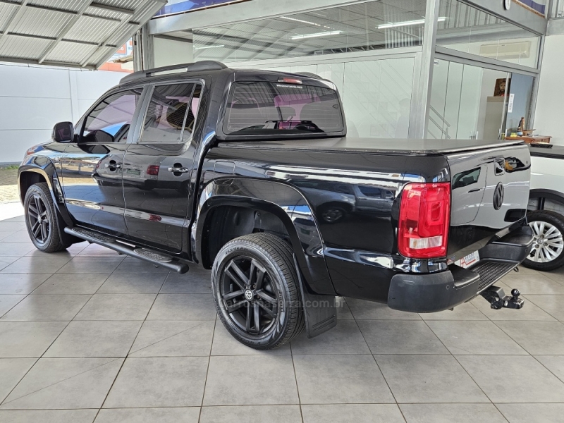VOLKSWAGEN - AMAROK - 2015/2016 - Preta - R$ 108.000,00
