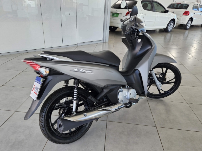 HONDA - BIZ 125 - 2023/2024 - Prata - R$ 17.900,00