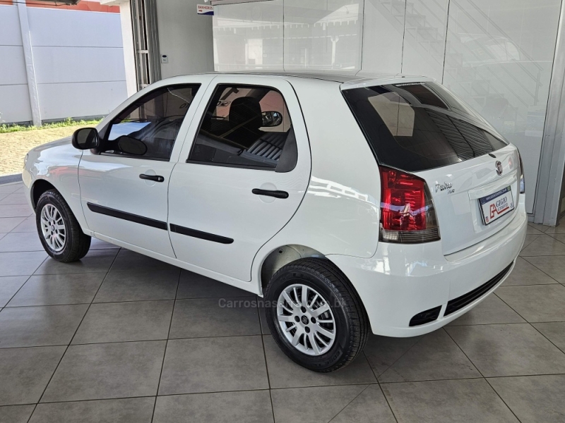 FIAT - PALIO - 2014/2015 - Branca - R$ 35.500,00