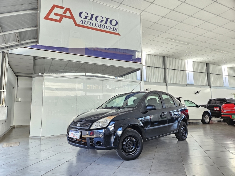 FORD - FIESTA - 2007/2008 - Preta - R$ 16.500,00