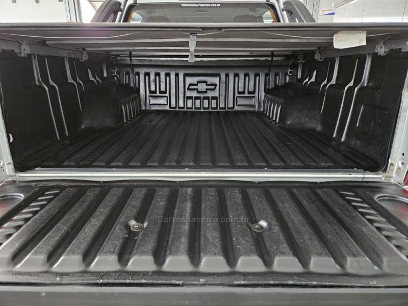 CHEVROLET - S10 - 2015/2015 - Prata - R$ 117.000,00