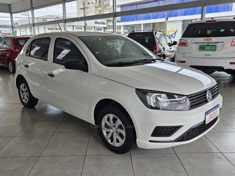 VOLKSWAGEN - GOL - 2022/2023 - Branca - R$ 58.500,00