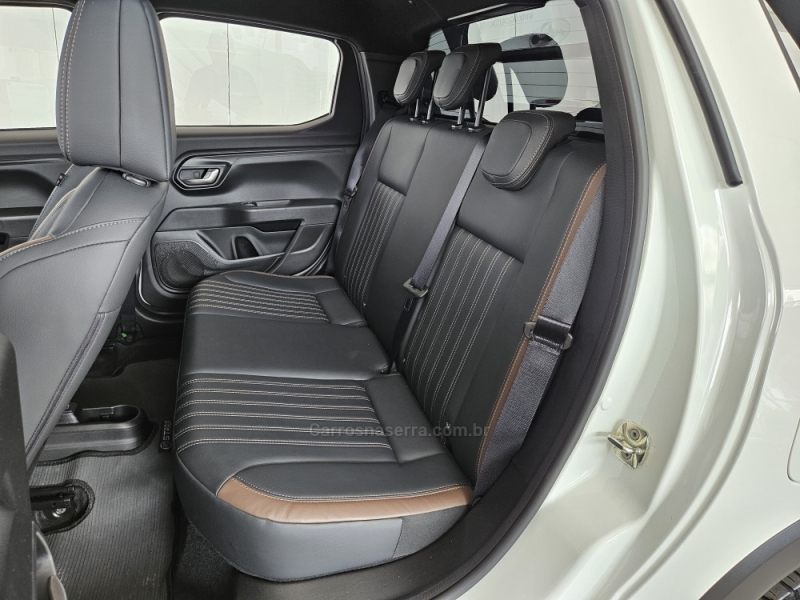 FIAT - STRADA - 2022/2023 - Branca - R$ 119.000,00