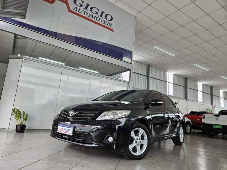 TOYOTA - COROLLA - 2011/2012 - Preta - R$ 65.000,00