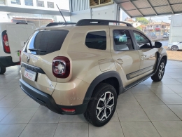 RENAULT - DUSTER - 2022/2023 - Bege - R$ 110.900,00