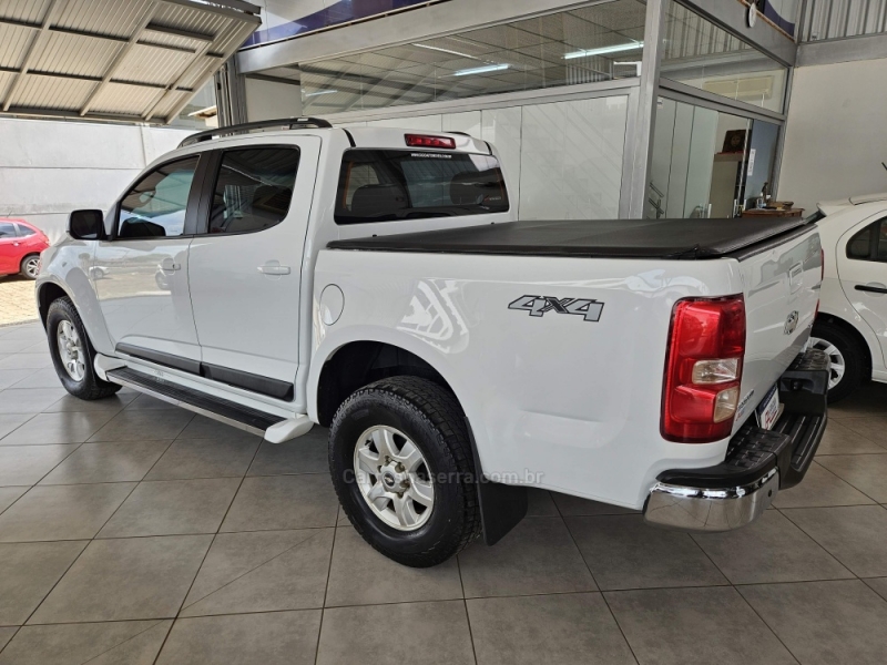 CHEVROLET - S10 - 2012/2013 - Branca - R$ 110.000,00