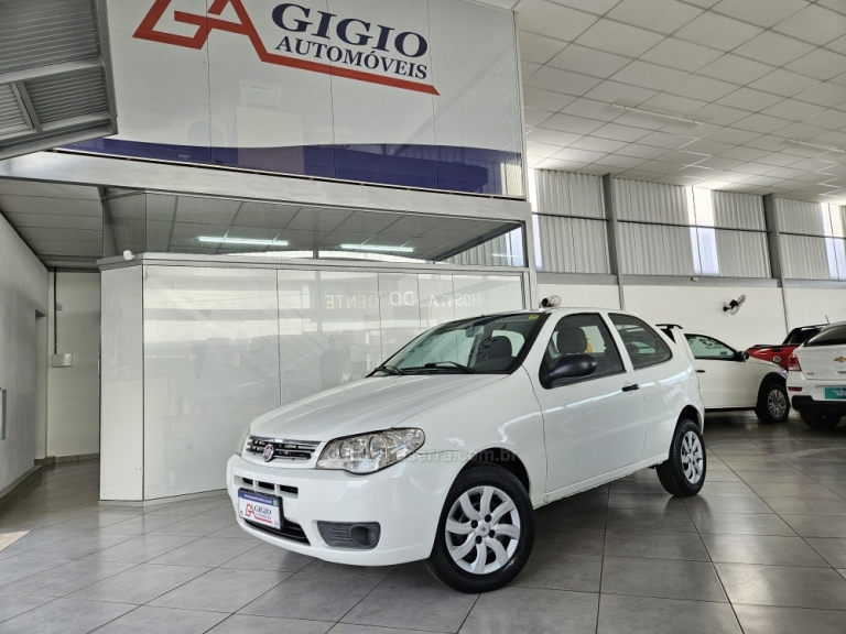 FIAT - PALIO - 2014/2015 - Branca - R$ 29.500,00