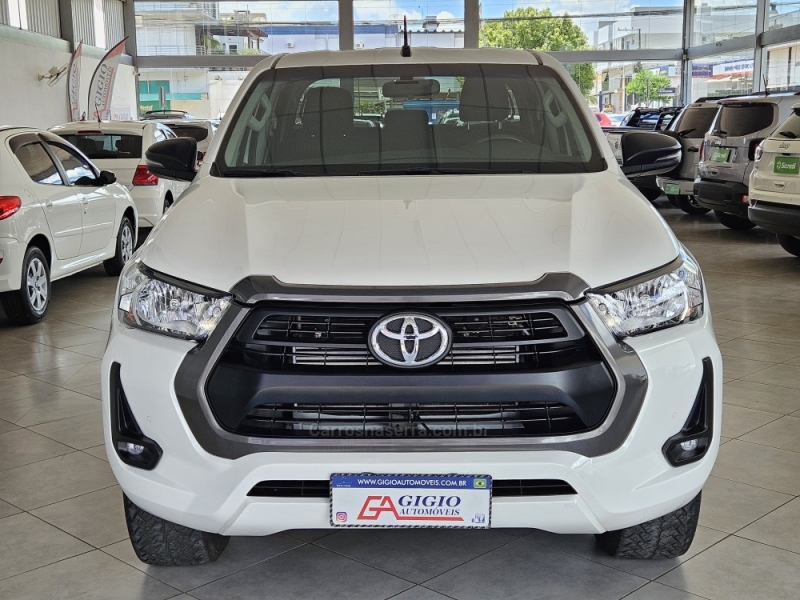 TOYOTA - HILUX - 2023/2024 - Branca - R$ 230.000,00