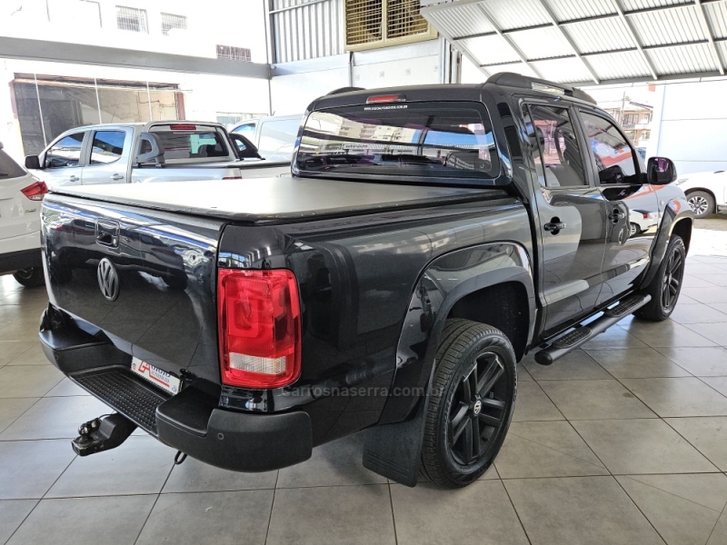 VOLKSWAGEN - AMAROK - 2015/2016 - Preta - R$ 108.000,00