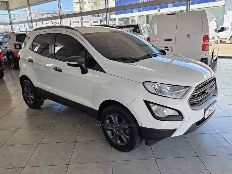 FORD - ECOSPORT - 2017/2018 - Branca - R$ 73.000,00