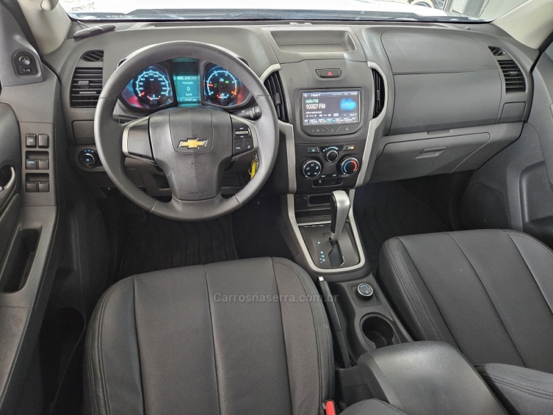 CHEVROLET - S10 - 2015/2015 - Prata - R$ 117.000,00