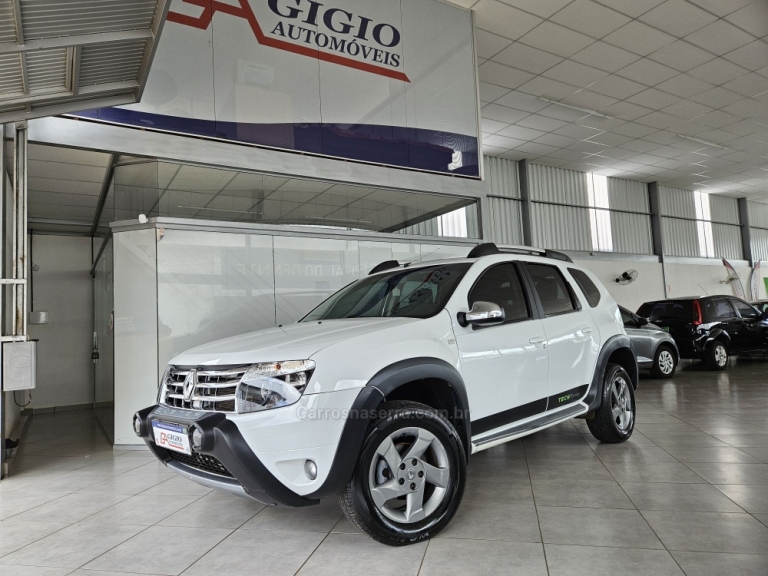 RENAULT - DUSTER - 2013/2014 - Branca - R$ 53.500,00